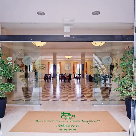 酒店 卡斯泰拉罗高尔夫度假酒店 4*