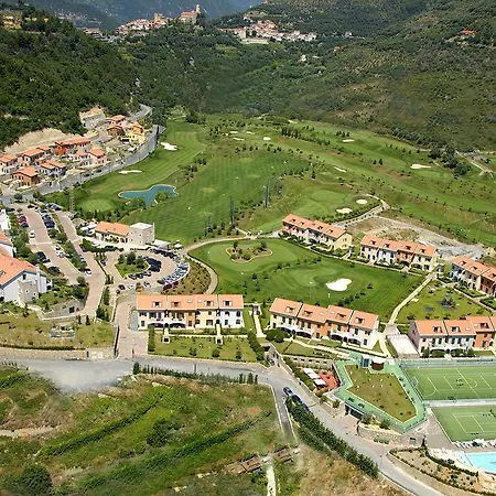 卡斯泰拉罗高尔夫度假酒店 酒店 4*