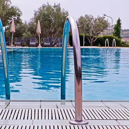 卡斯泰拉罗高尔夫度假酒店