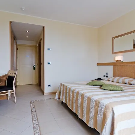 卡斯泰拉罗高尔夫度假酒店 酒店 4*