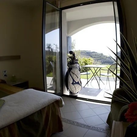 酒店 卡斯泰拉罗高尔夫度假酒店 4*